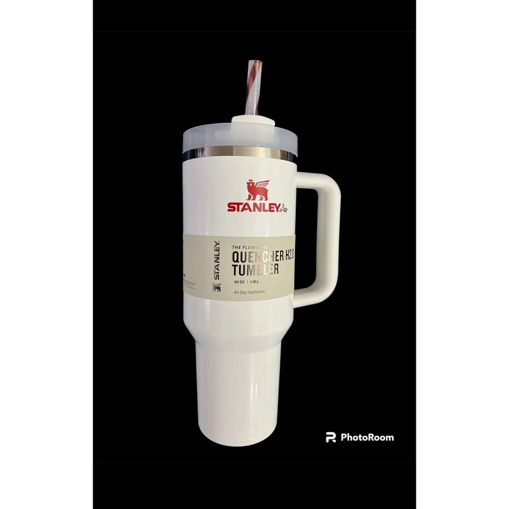 Stanley Mistletoe Twist Quencher Flowstate 40oz Tumbler LIMITED EDITION IN HAND